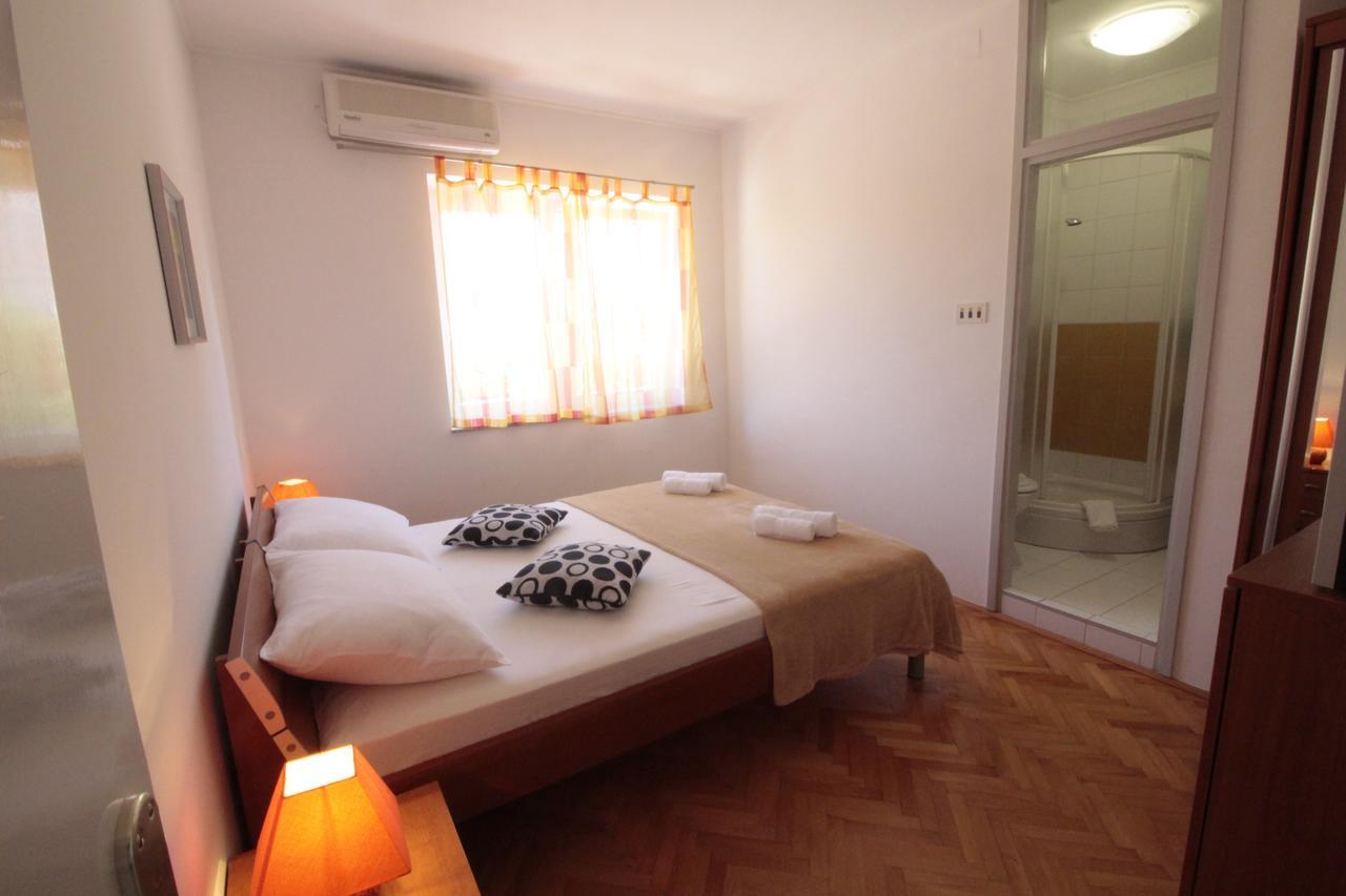 Studios & Rooms Fiesta Новаля Екстериор снимка