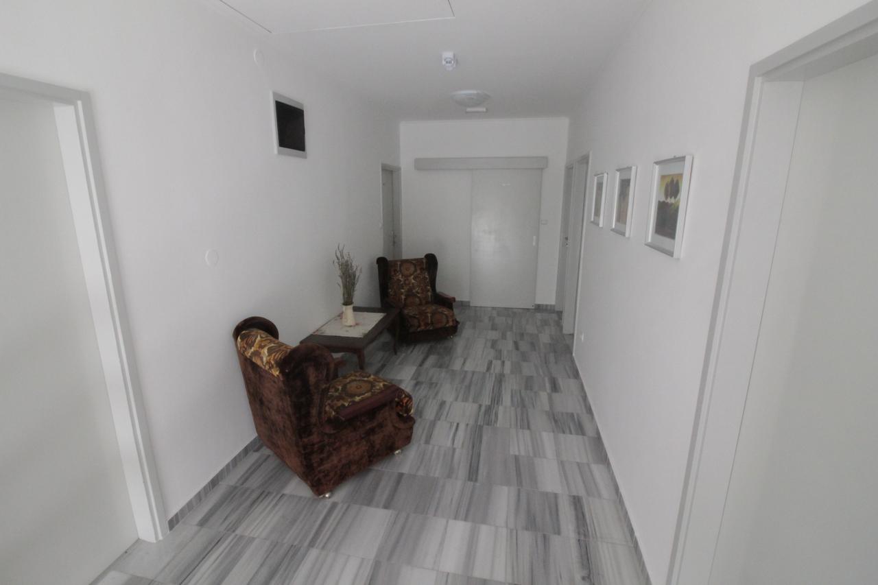 Studios & Rooms Fiesta Новаля Екстериор снимка
