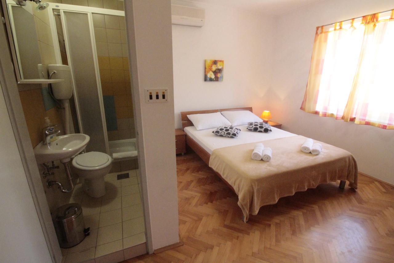 Studios & Rooms Fiesta Новаля Екстериор снимка