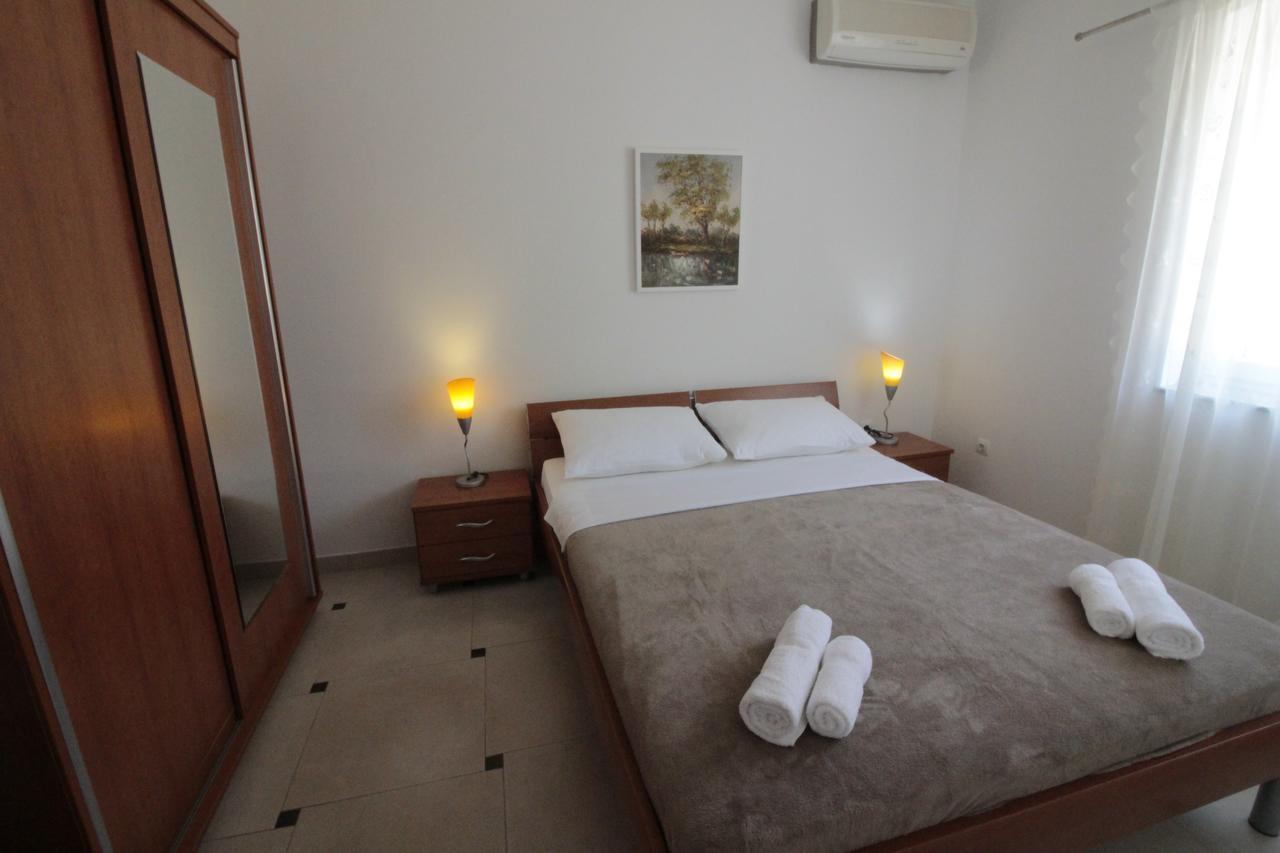Studios & Rooms Fiesta Новаля Екстериор снимка