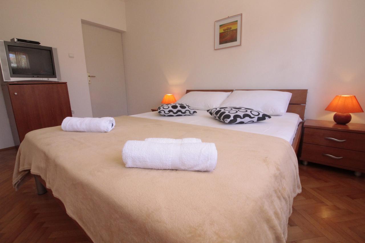 Studios & Rooms Fiesta Новаля Екстериор снимка