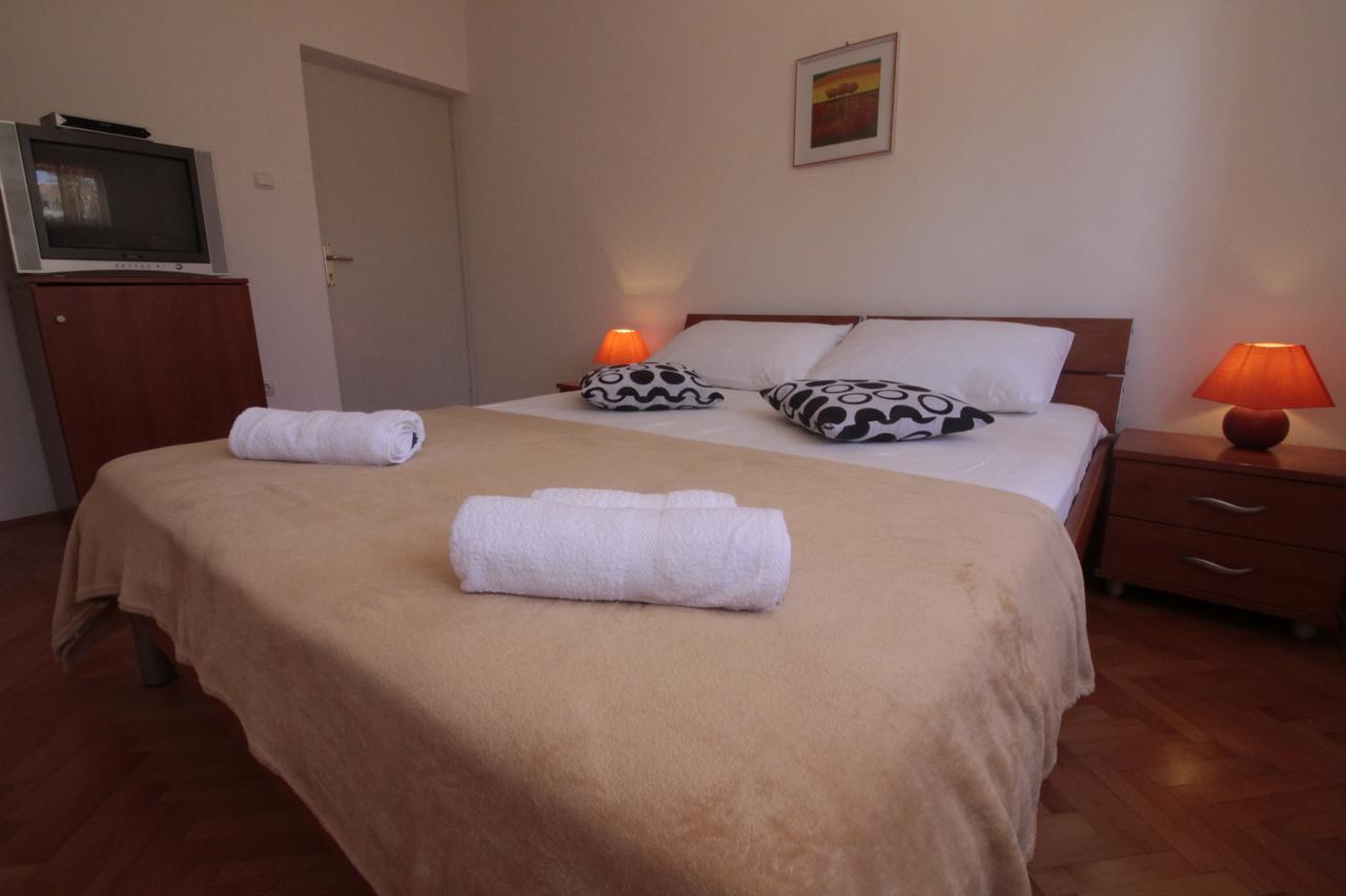 Studios & Rooms Fiesta Новаля Екстериор снимка