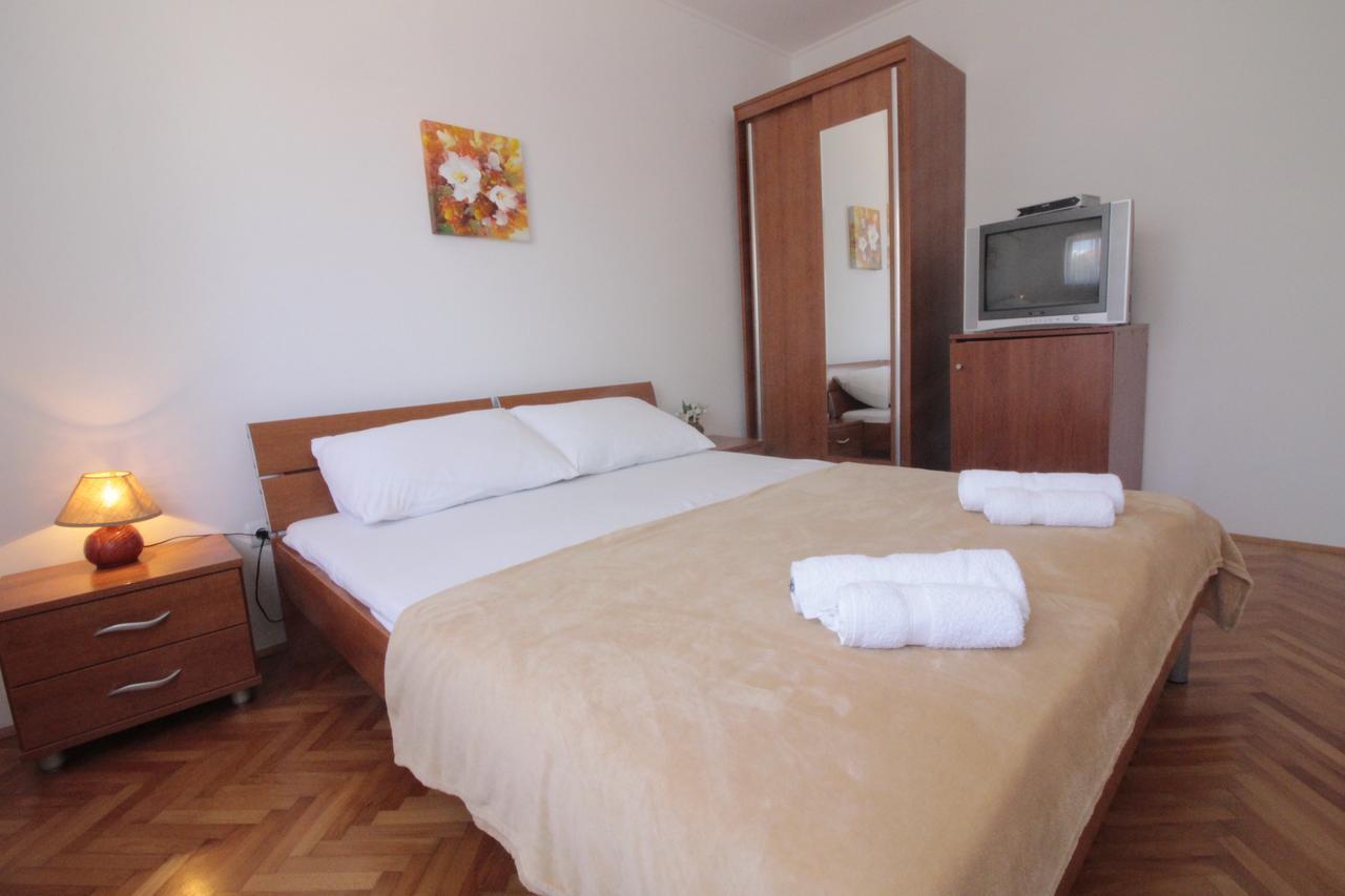 Studios & Rooms Fiesta Новаля Екстериор снимка