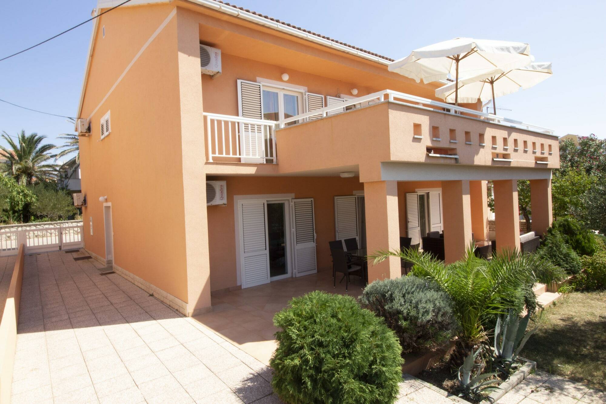 Studios & Rooms Fiesta Новаля Екстериор снимка